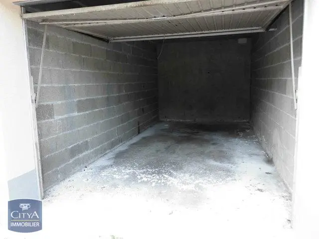 Photo 2 Parking