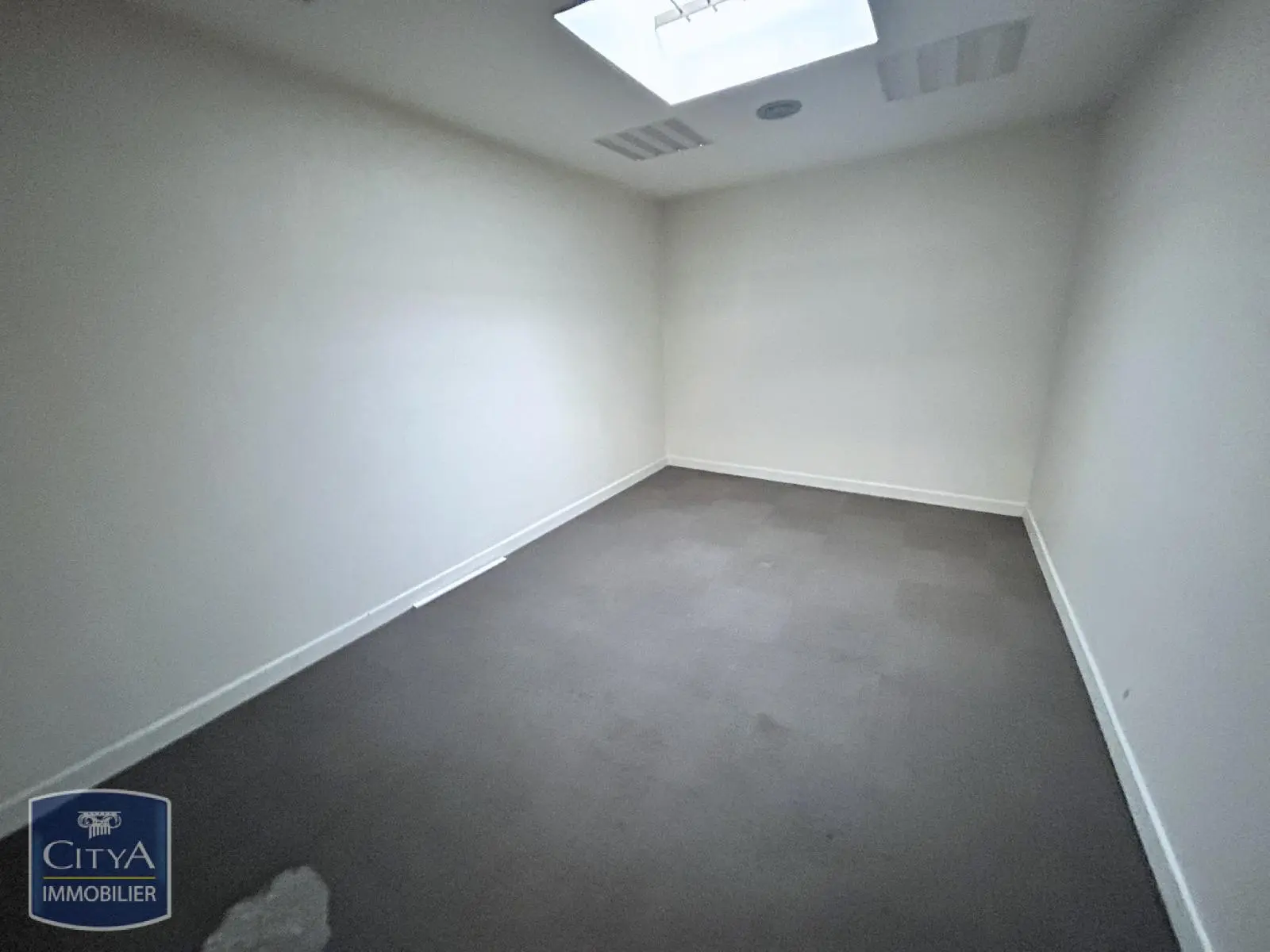 Photo 8 Local Commercial