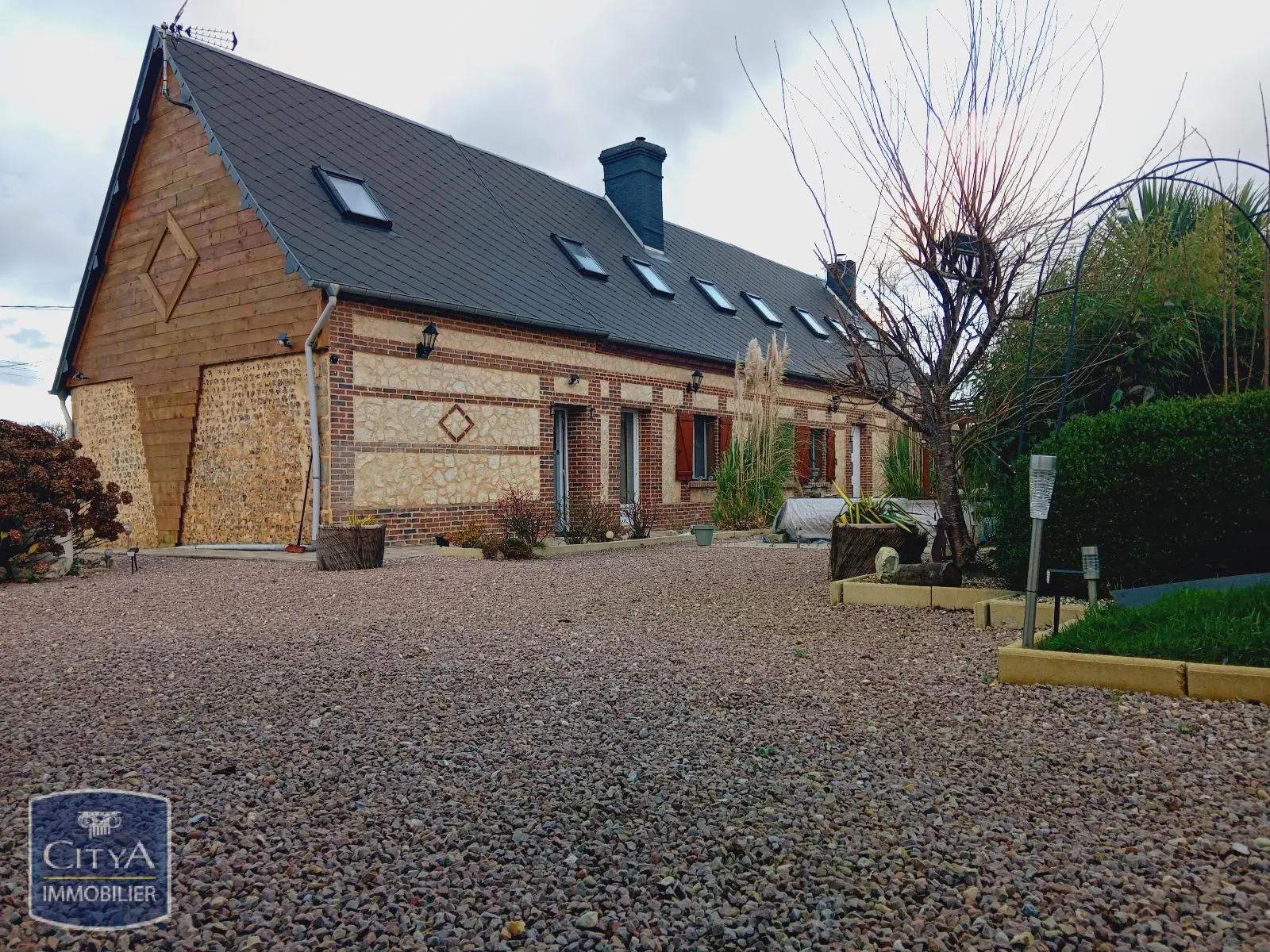 Photo 1 Maison 5 pièces 194m²