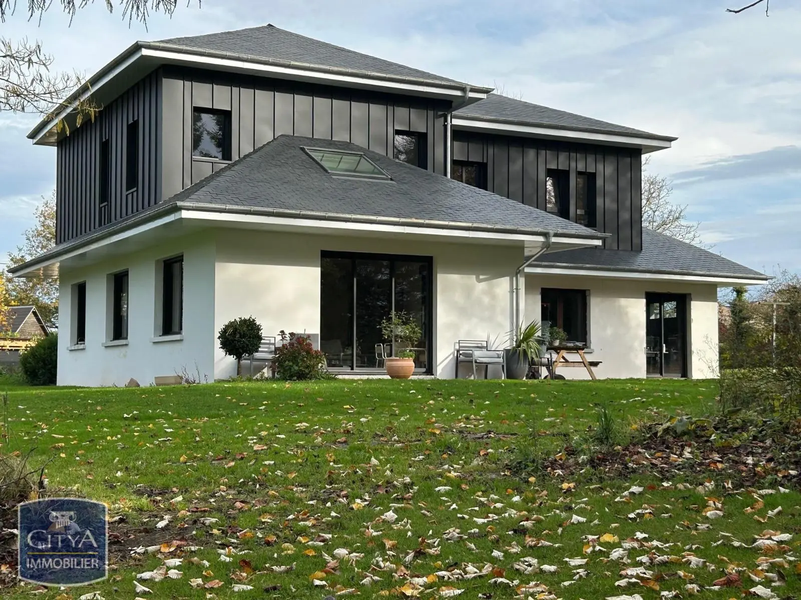 Photo 1 Maison 5 pièces 215m²