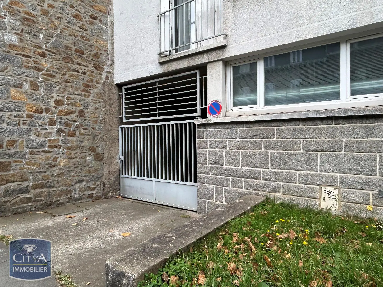 Photo 1 Parking