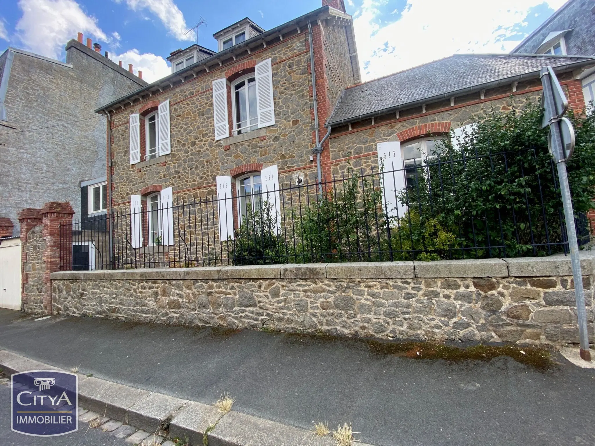 Photo 1 Maison 12 pièces 230m²