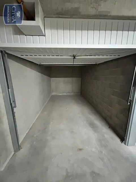 Photo 3 Parking