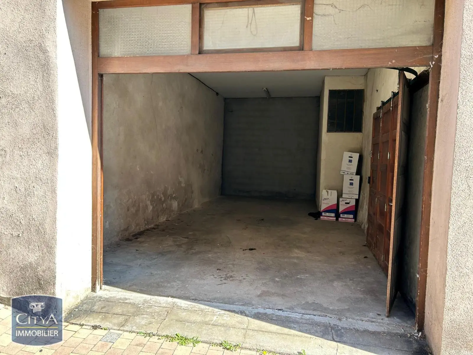 Photo 1 Parking