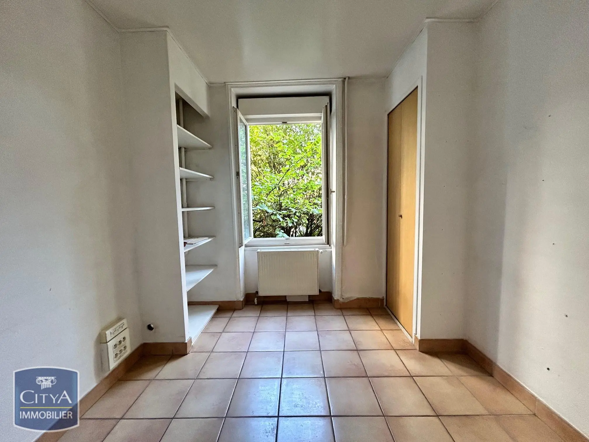 Photo 2 Local Commercial 75m²