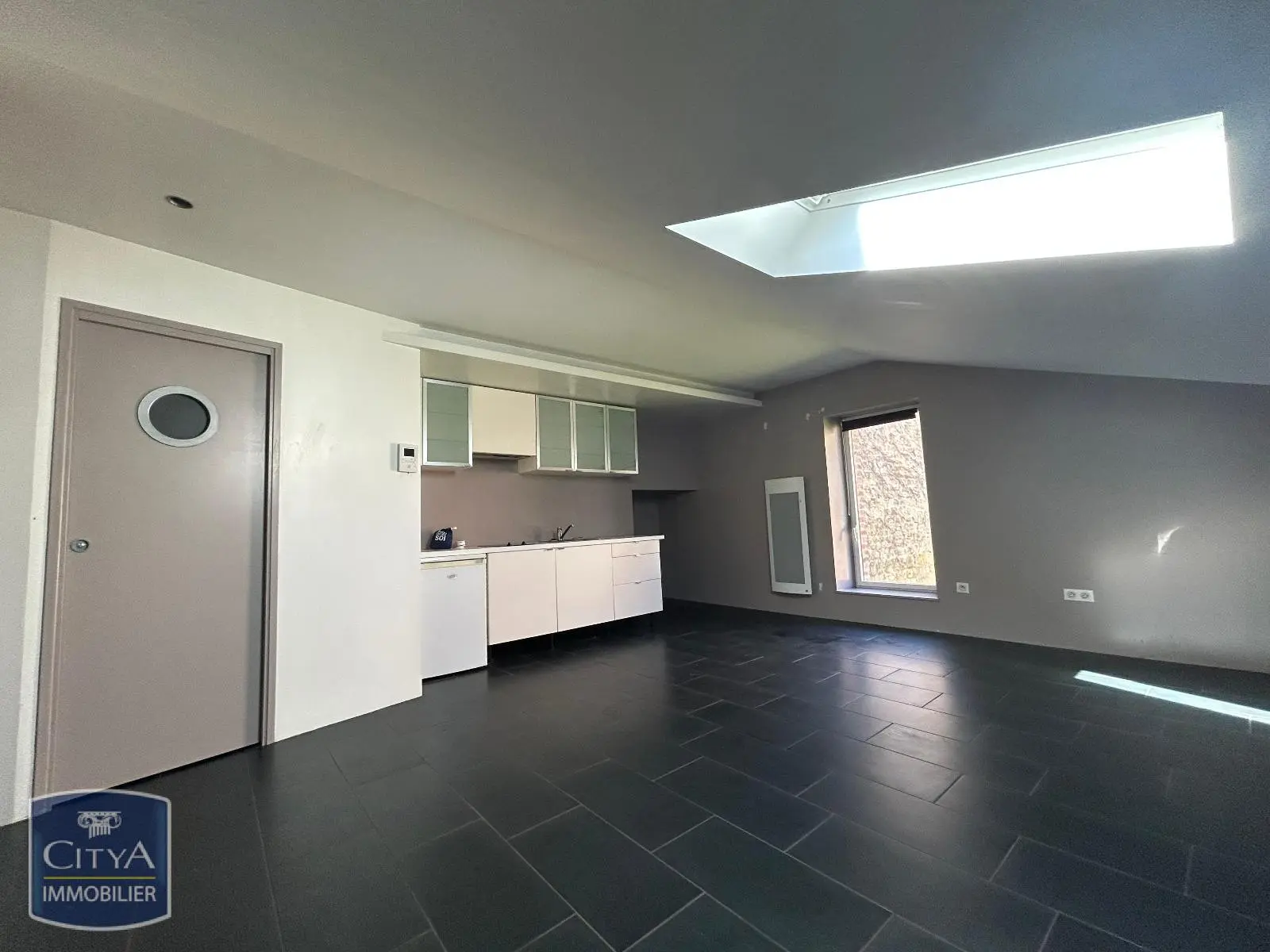 Photo 2 Appartement 1 pièce 27.49m²