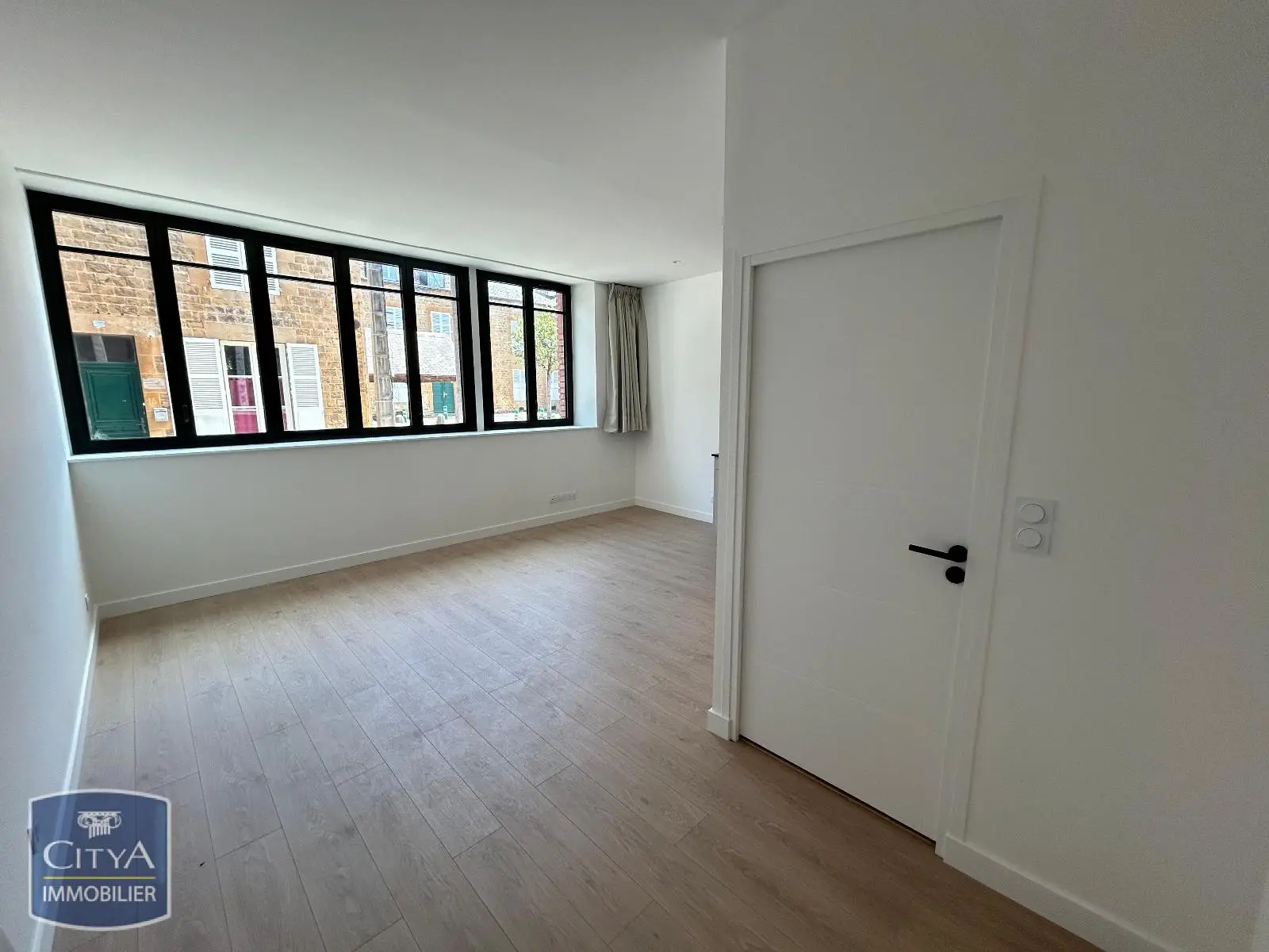 Photo 2 Appartement 1 pièce 28.41m²
