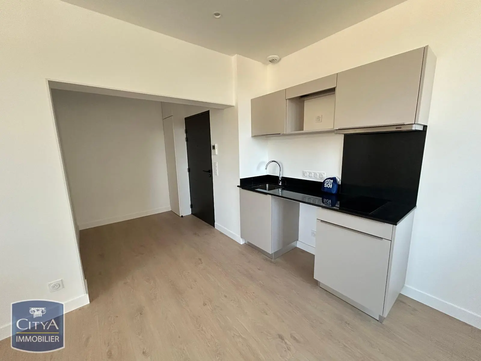 Photo 2 Appartement 1 pièce 34.24m²