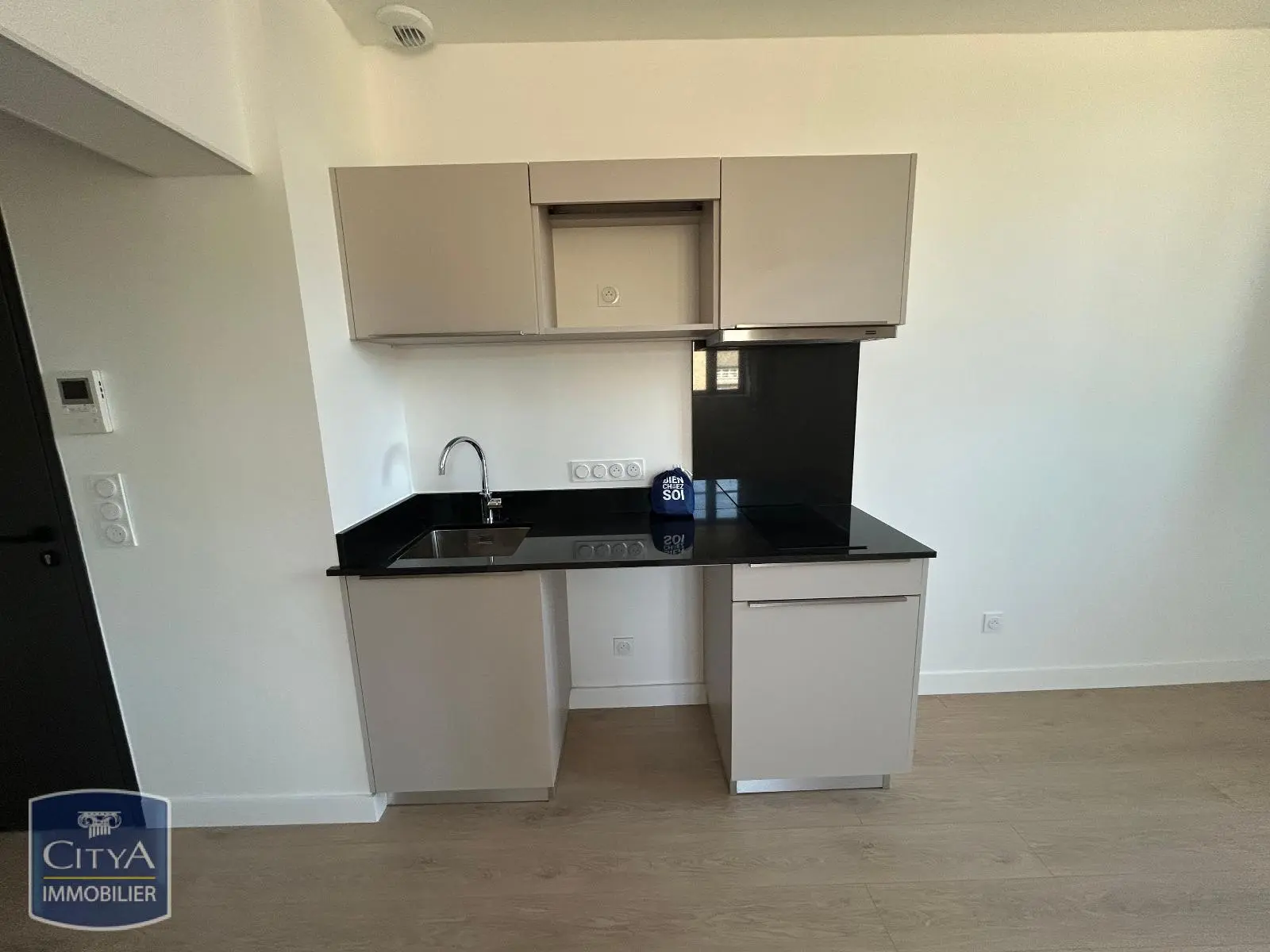 Photo 3 Appartement 1 pièce 34.24m²