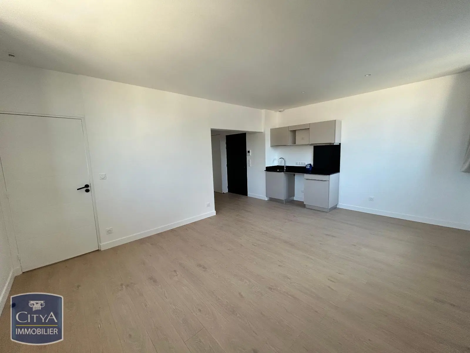 Photo 1 Appartement 1 pièce 34.24m²