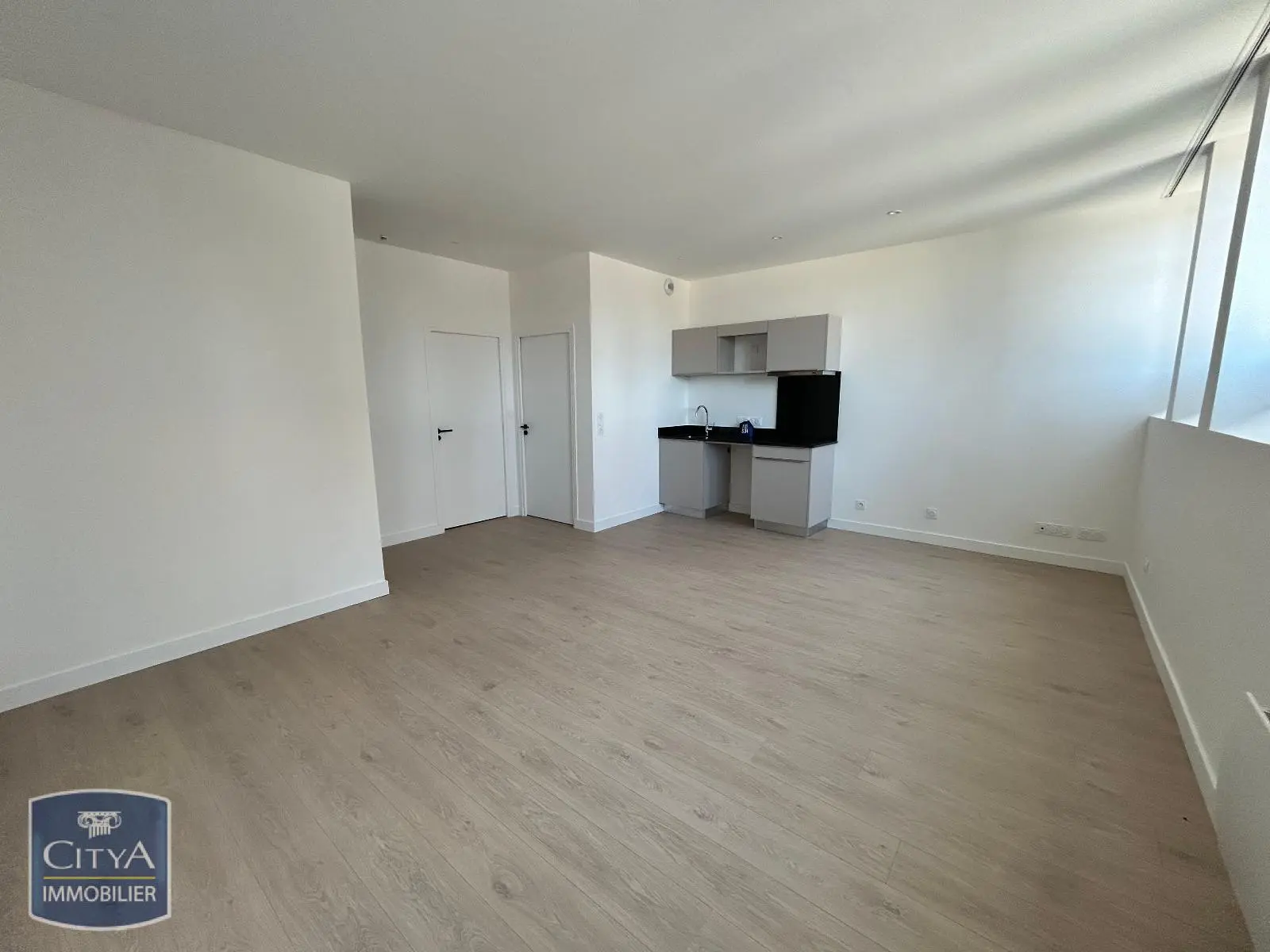 Photo 2 Appartement 1 pièce 32.59m²