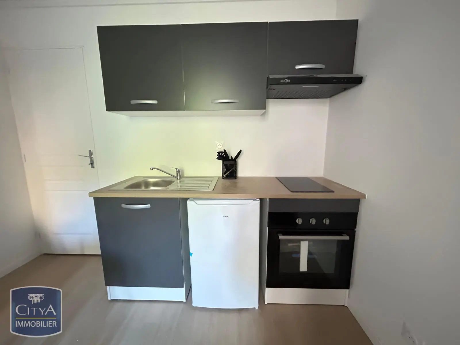Photo 2 Appartement 1 pièce 14.88m²