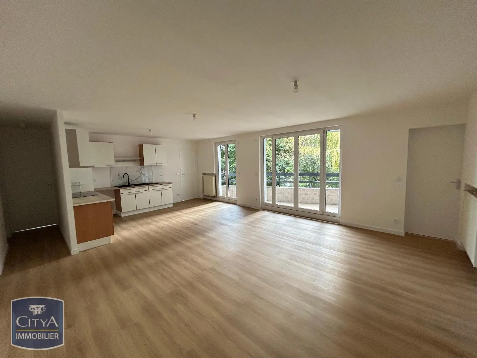 Photo 1 Appartement 5 pièces 96.16m²