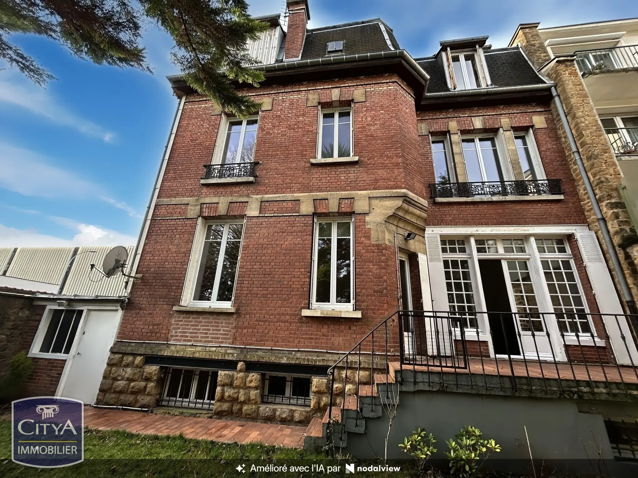Photo 1 Maison 9 pièces 260m²