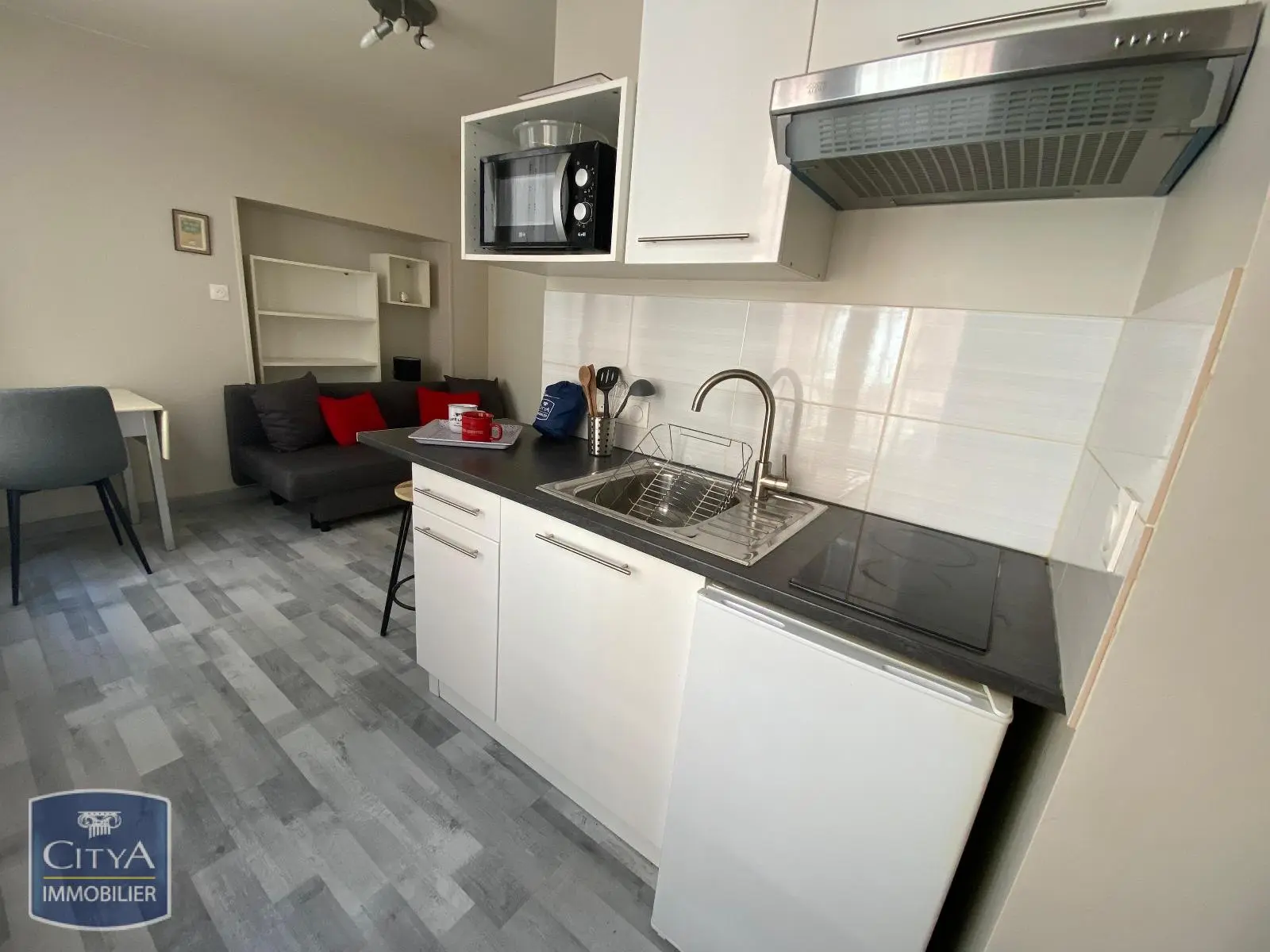 Photo 2 Appartement 1 pièce 13.47m²