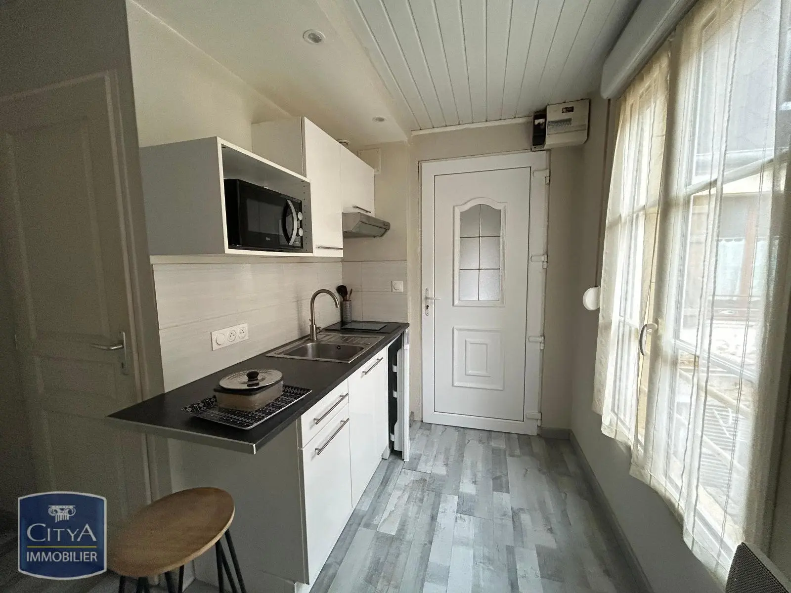 Photo 2 Appartement 1 pièce 14.01m²