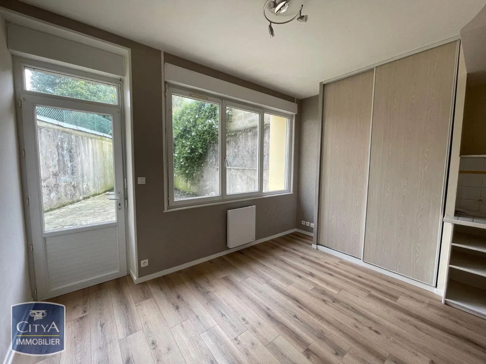 Photo 1 Appartement 1 pièce 15.82m²