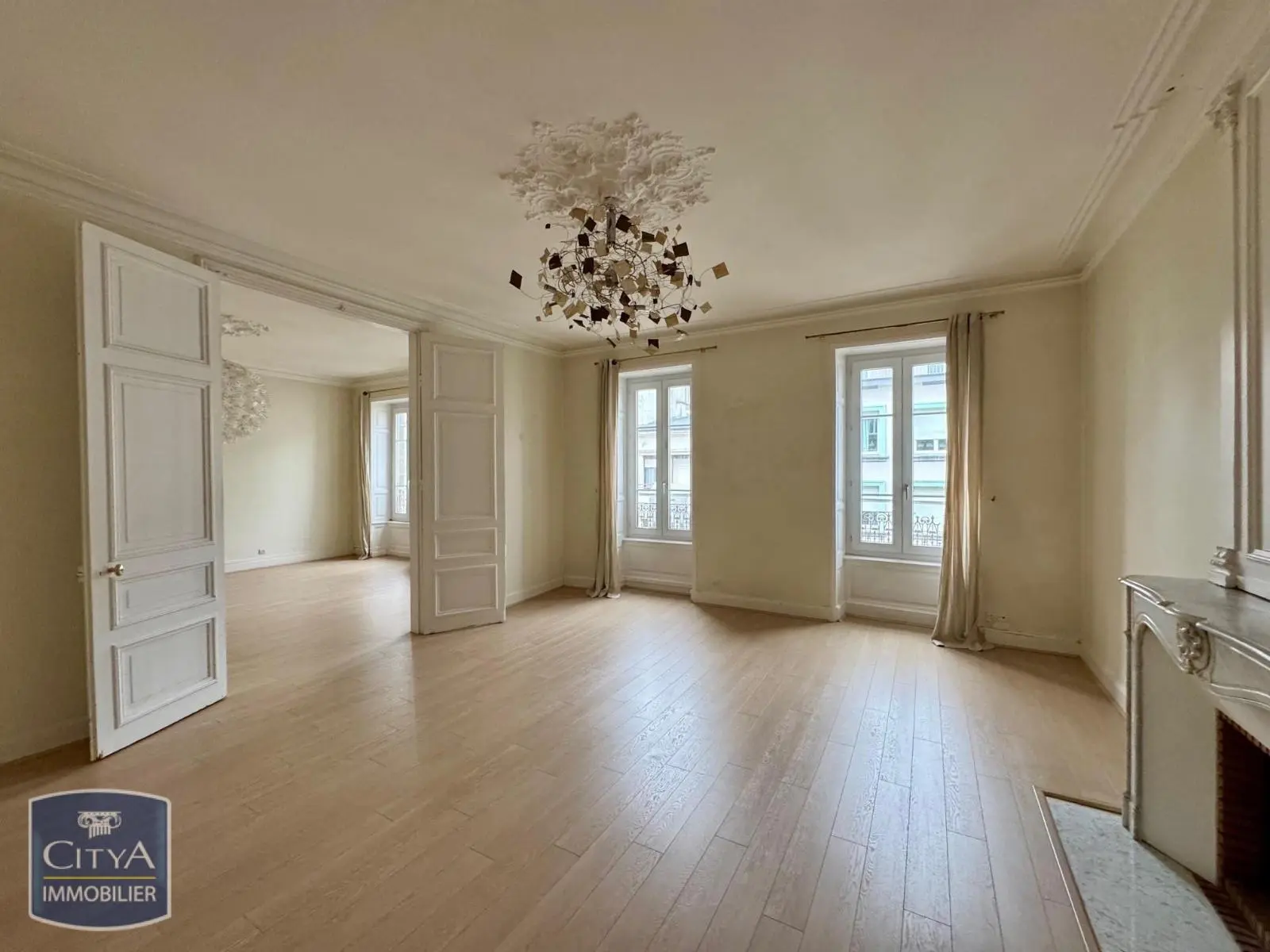 Photo 1 Appartement 5 pièces 166.43m²