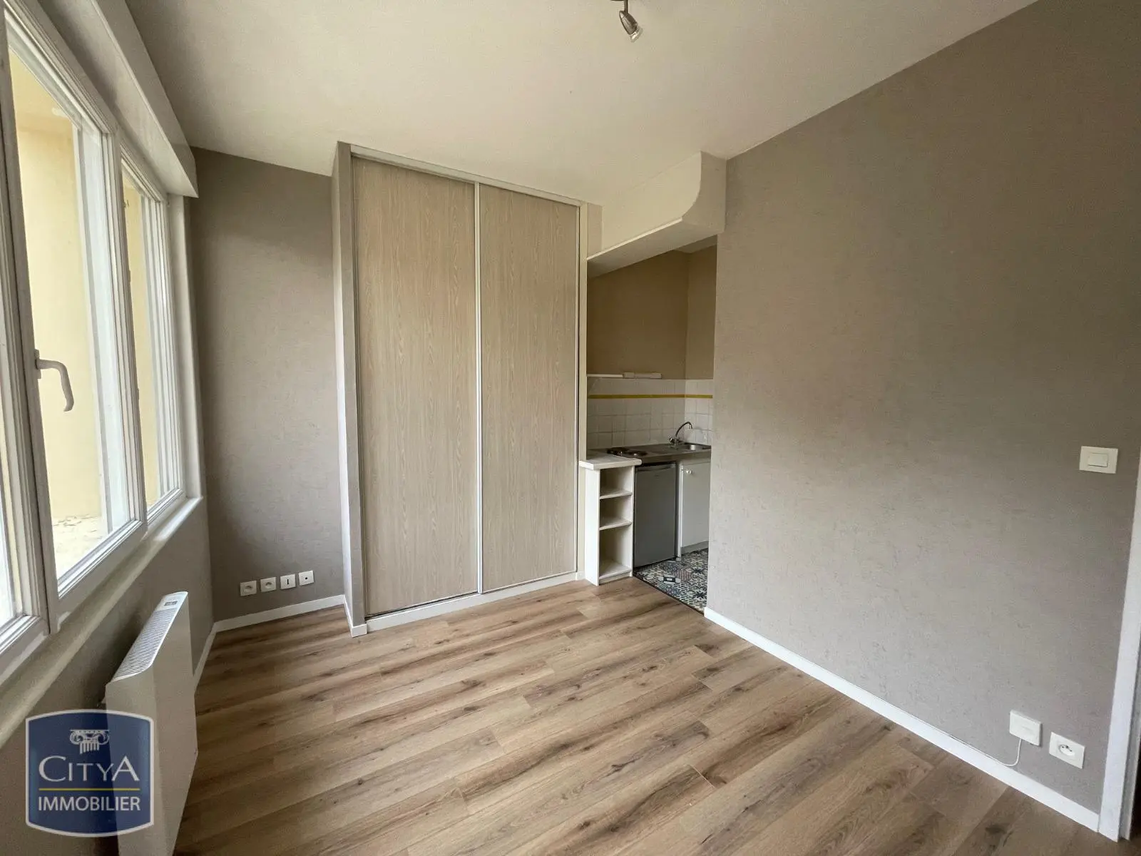 Photo 2 Appartement 1 pièce 15.82m²