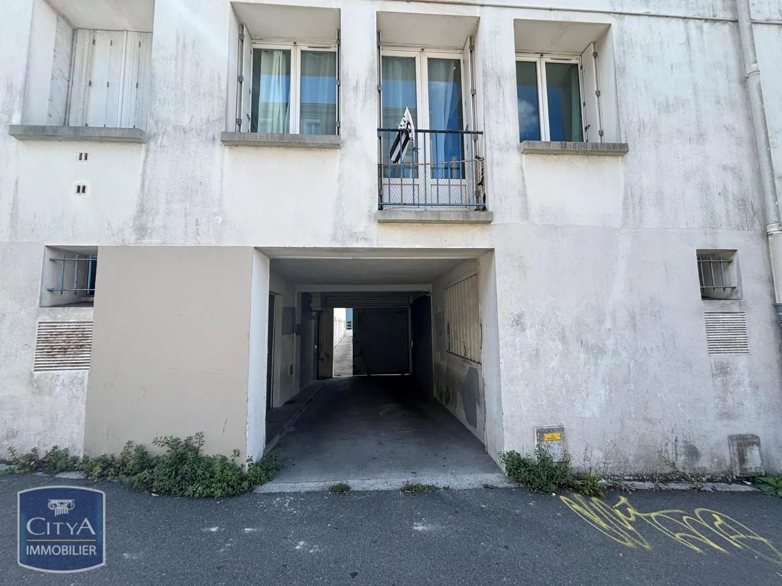 Photo 2 Parking