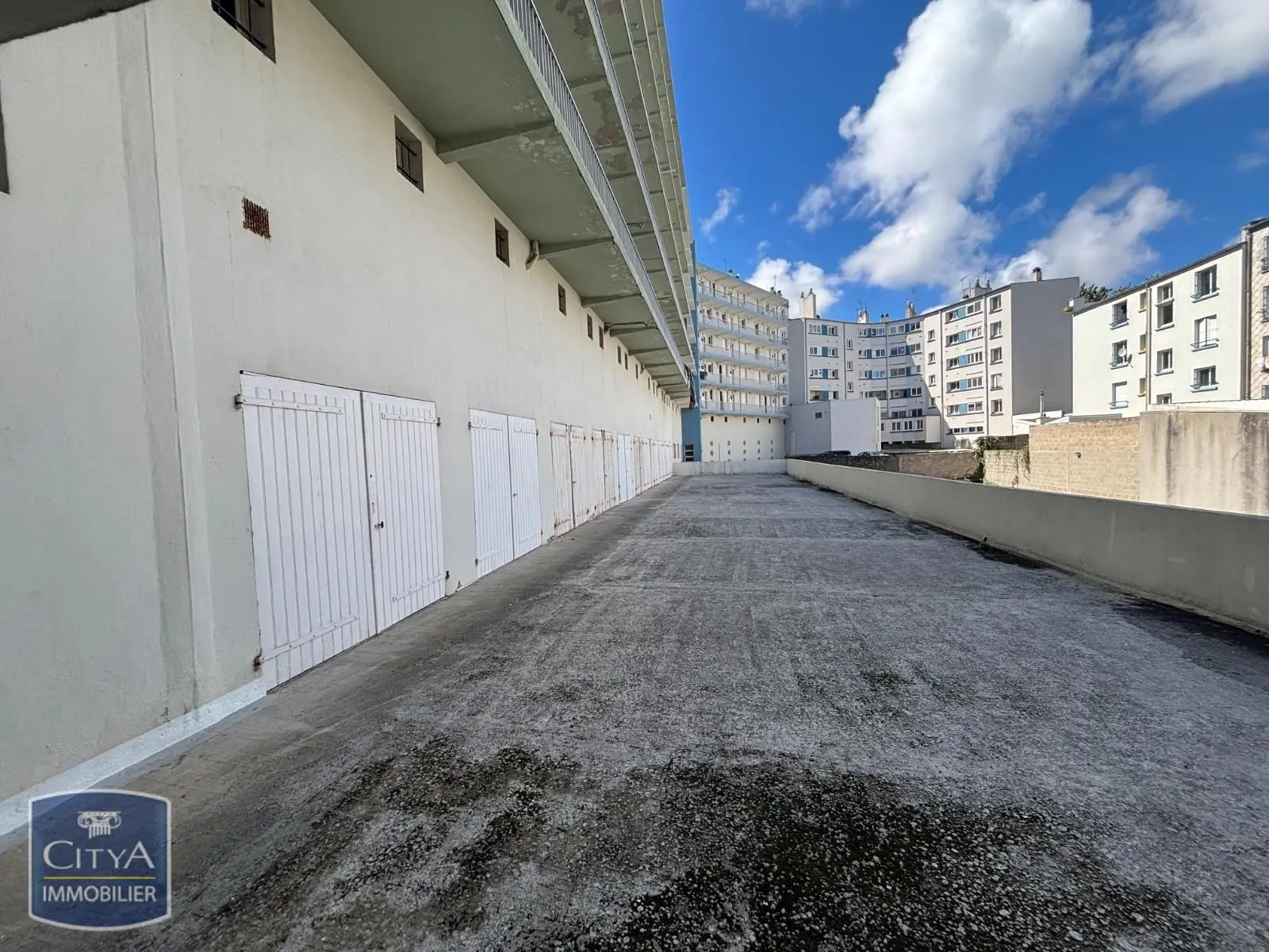 Photo 1 Parking