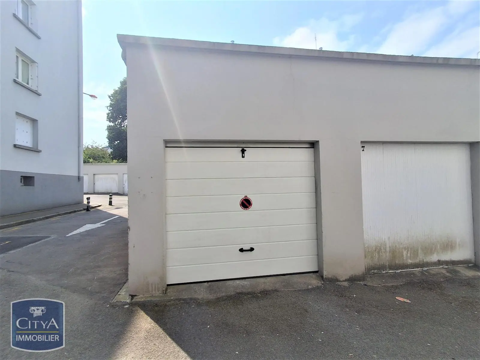 Photo 1 Parking