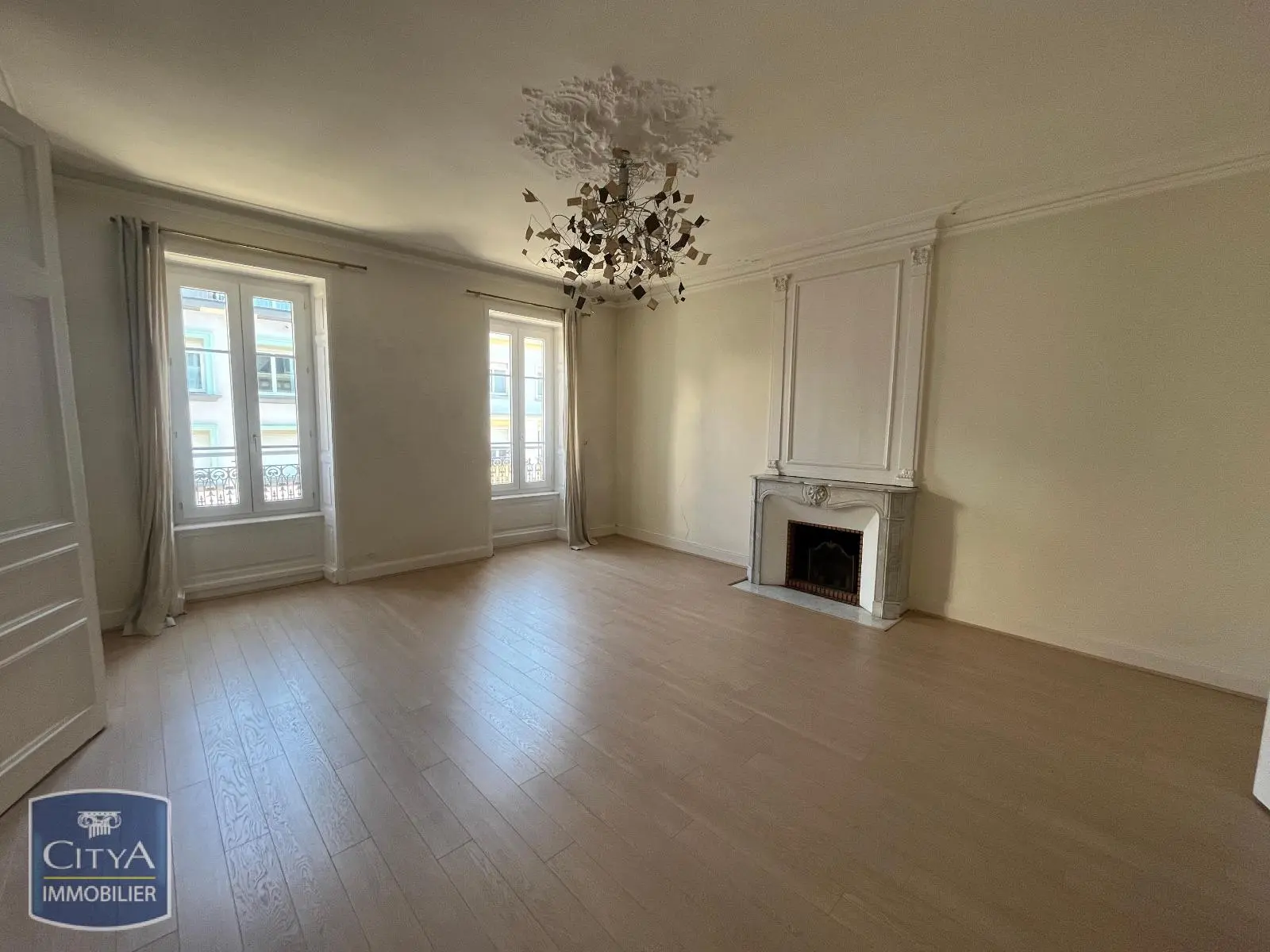Photo 1 Appartement 5 pièces 166.43m²