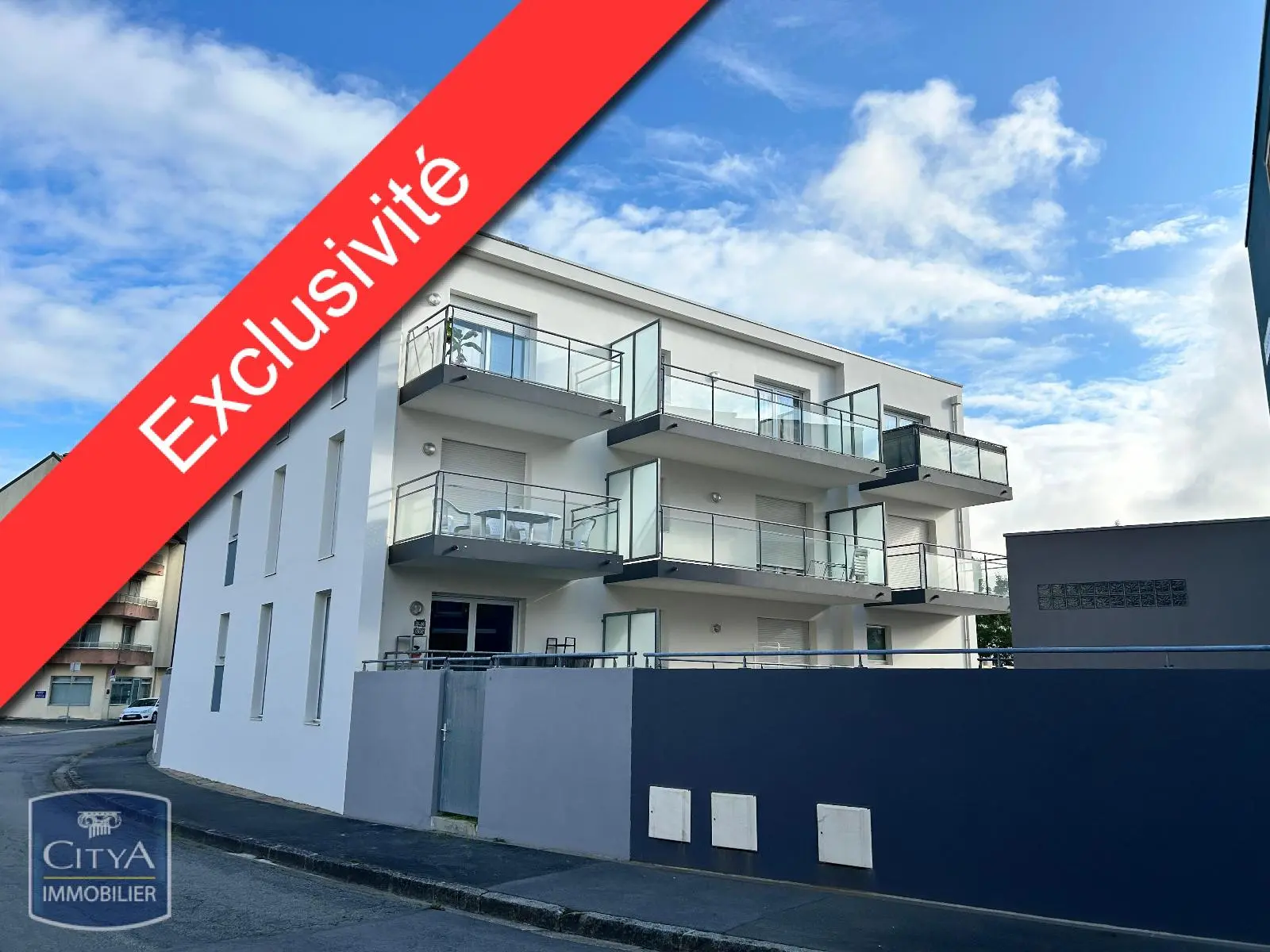 GUIPAVAS INVESTISSEMENT RENTABLE INVESTISSEUR LIBRE OCCUPATION BALCON SUD LUMINEUX CENTRE VILLE COMMODITES PARKING PLACE VOITURE PROPRE RECENT BON DPE