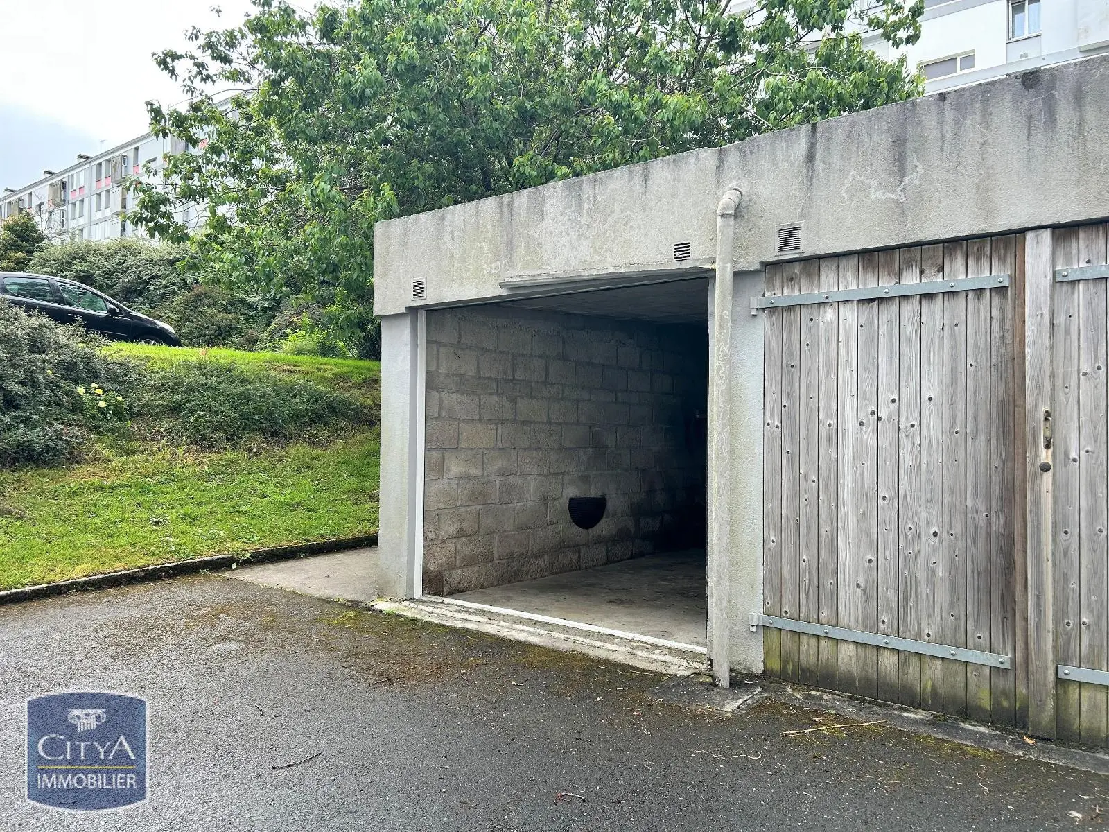 Photo 3 Parking