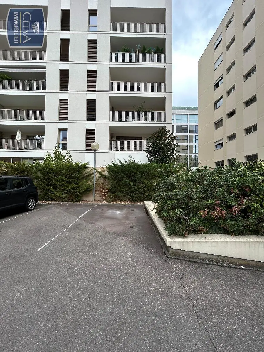 Photo 1 Parking