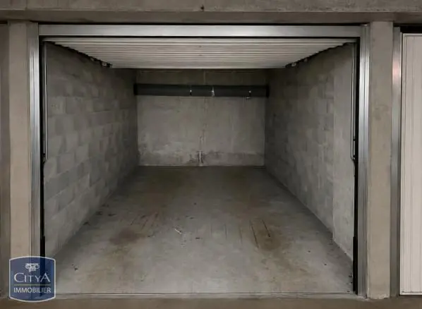 Photo 1 Parking