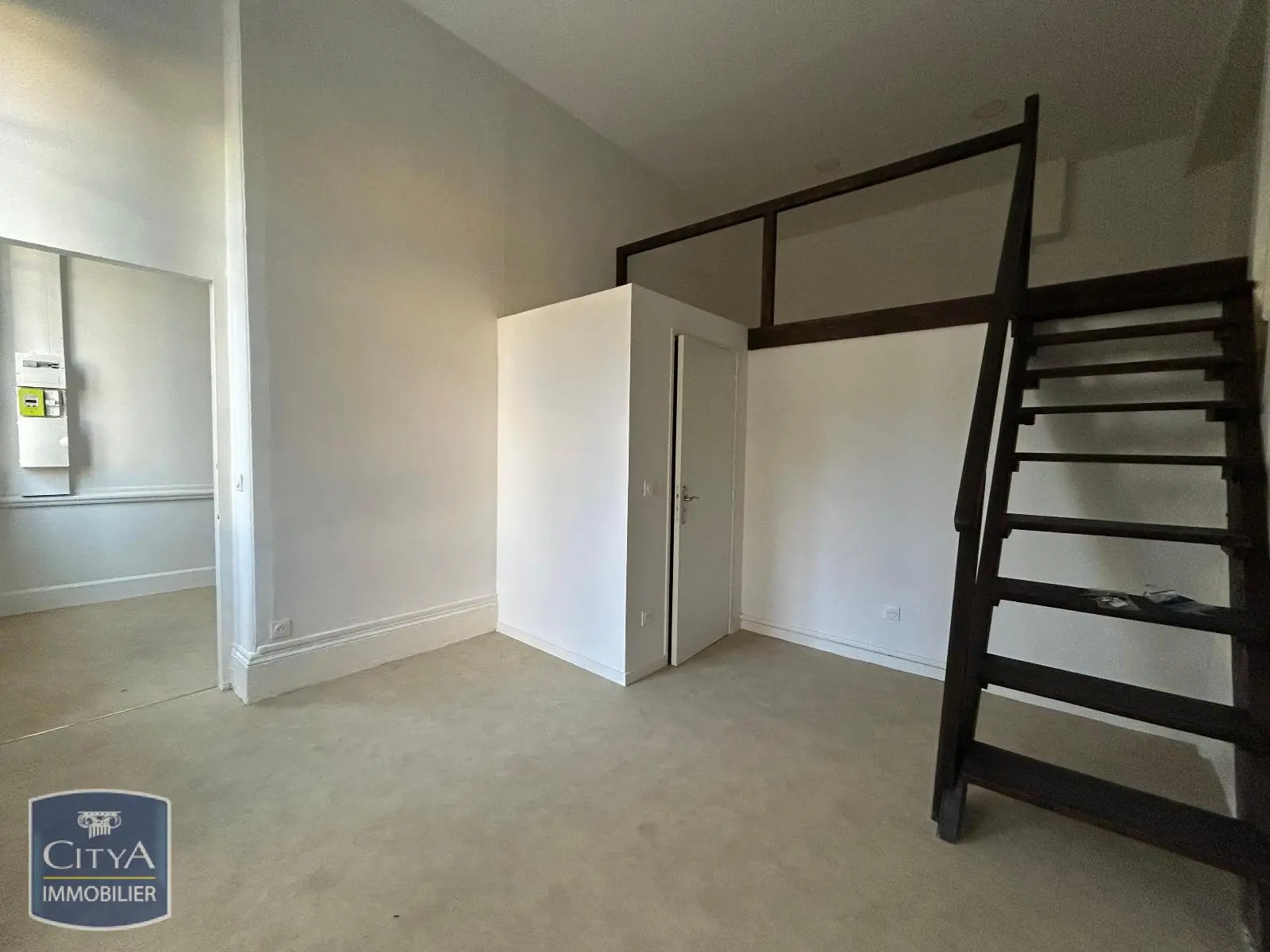 Photo 1 Local Commercial