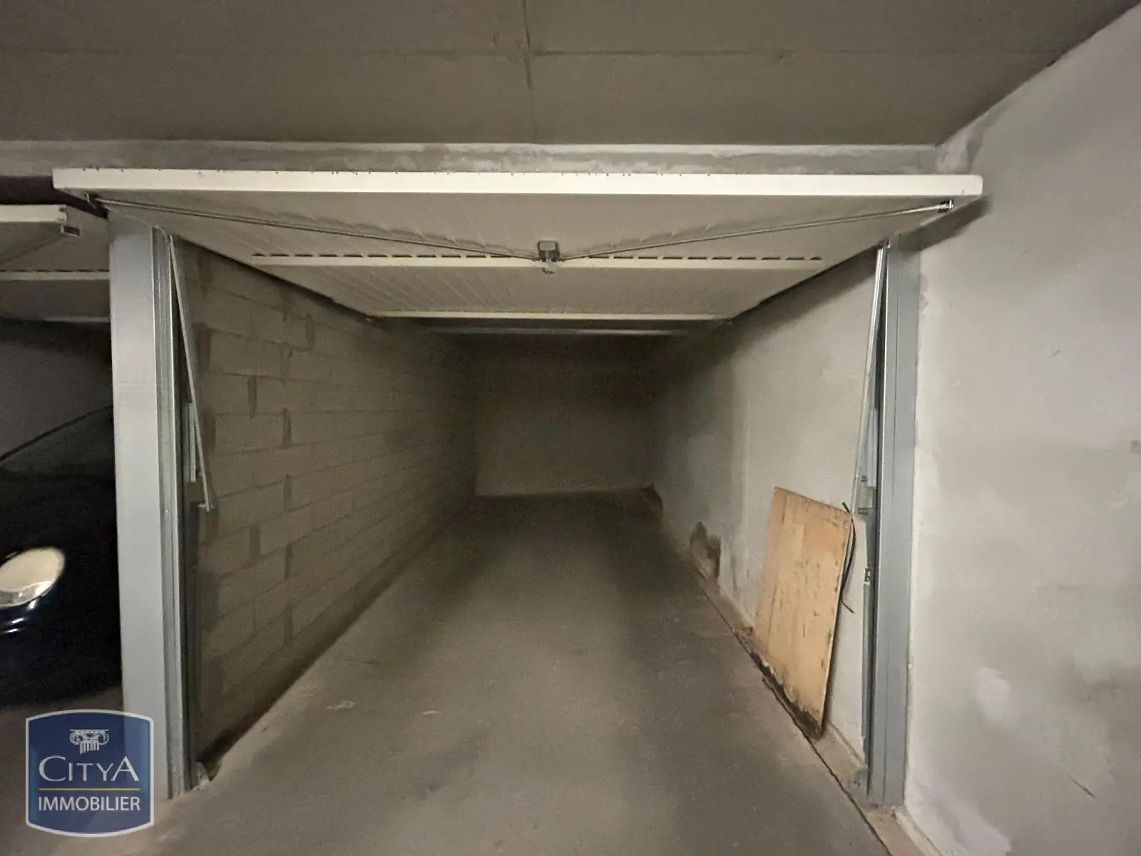 Photo 1 Parking