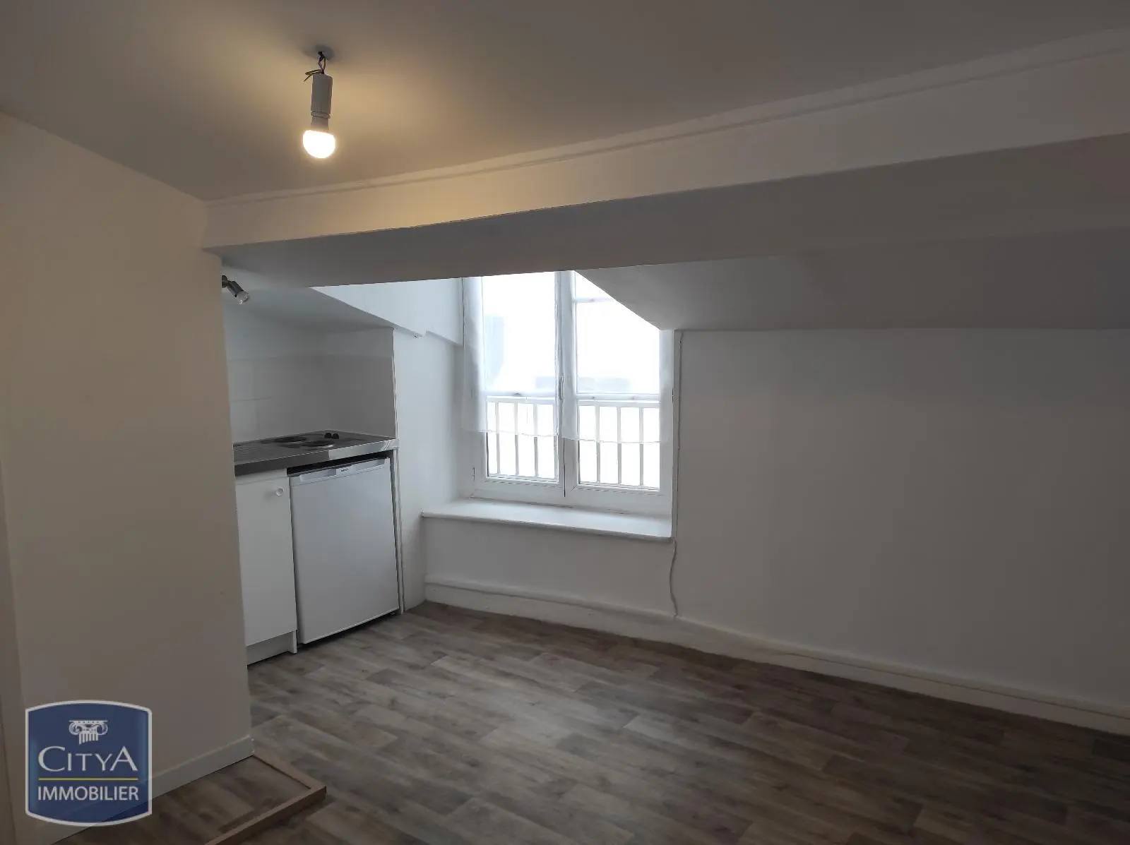Photo 1 Appartement 1 pièce 9.86m²