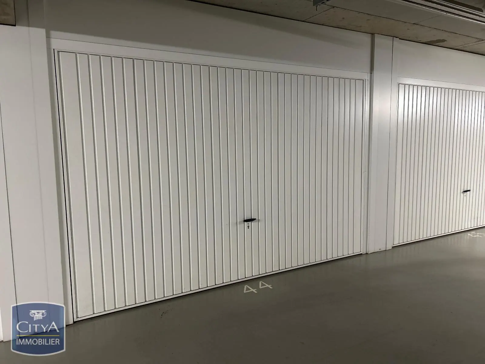 Photo 2 Parking