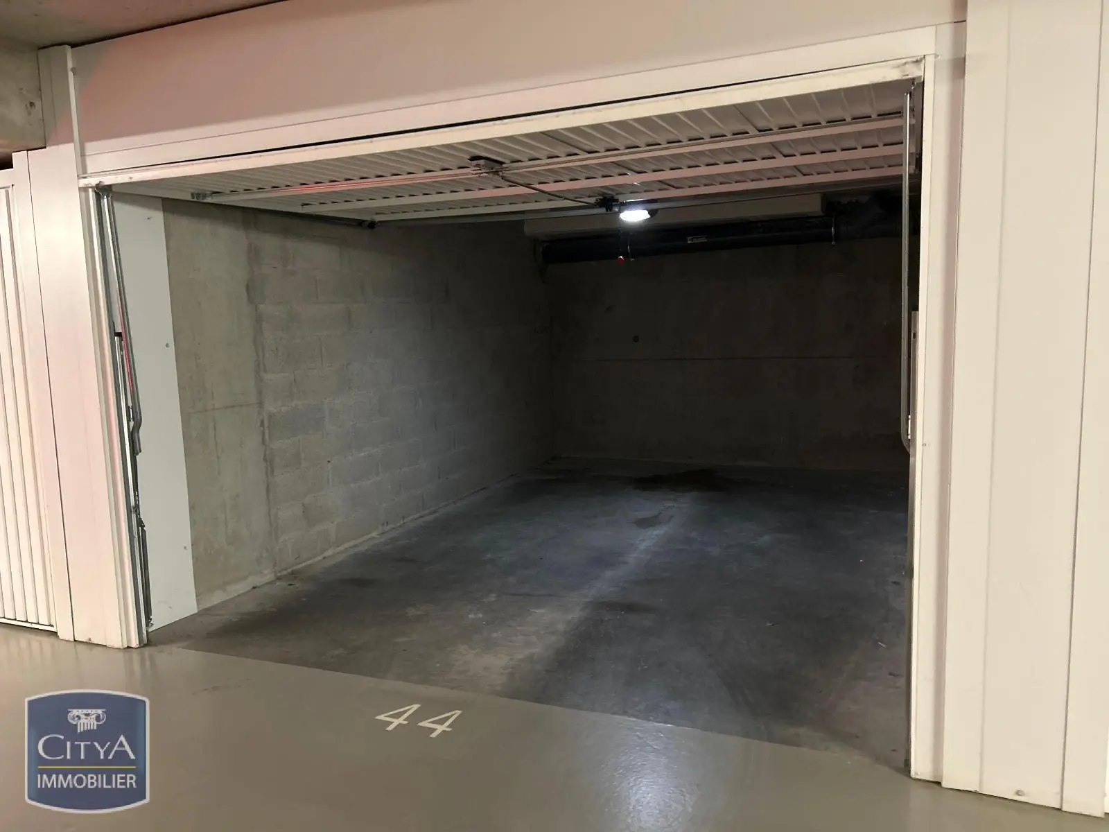 Photo 1 Parking