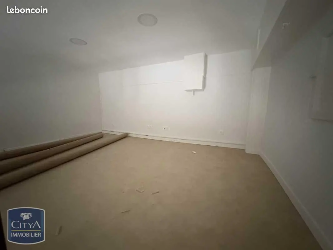 Photo 3 Local Commercial