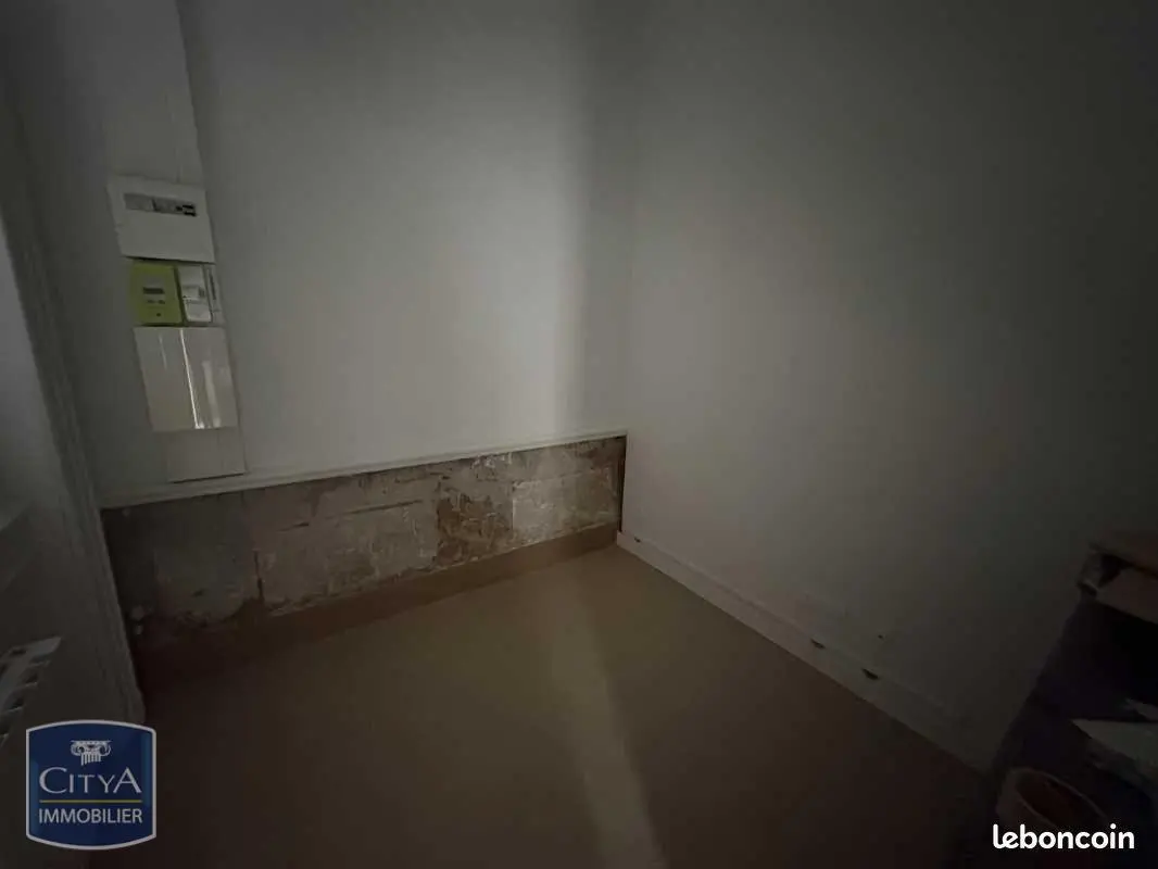 Photo 4 Local Commercial