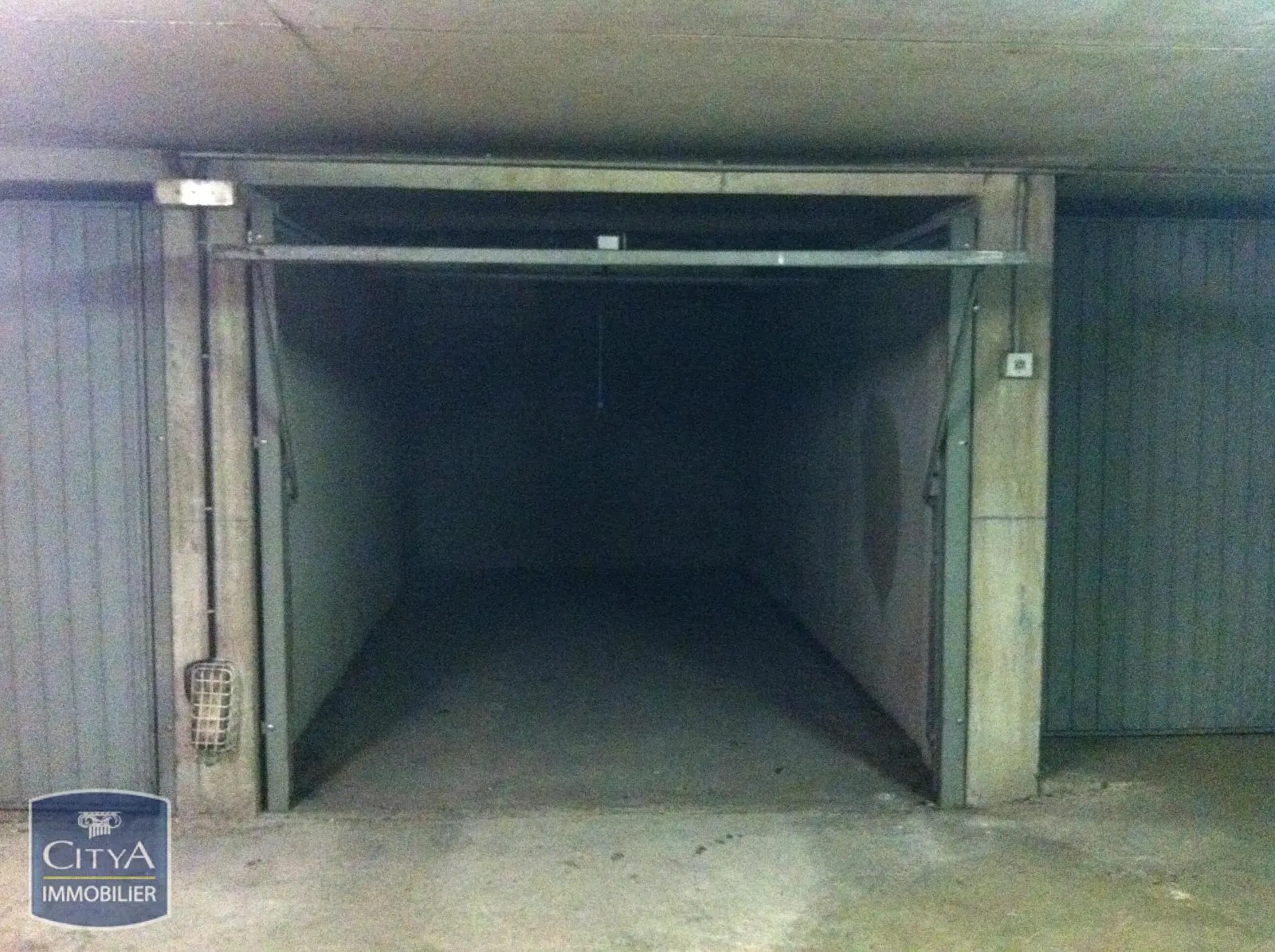Photo 1 Parking