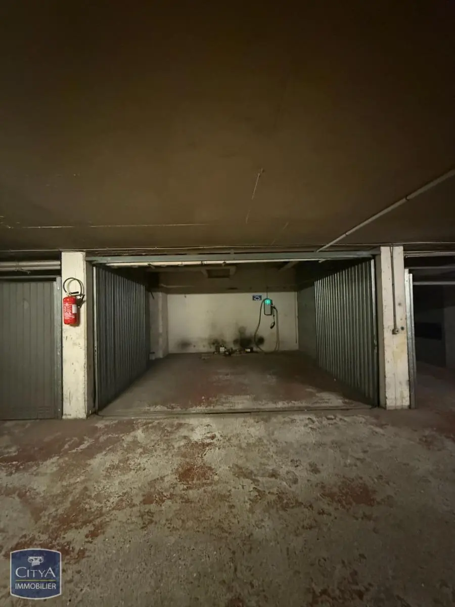 Photo 1 Parking