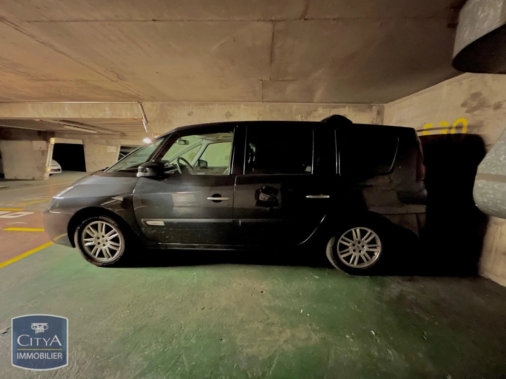 Photo 3 Parking