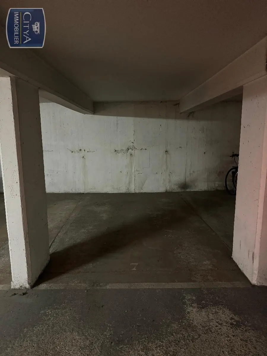 Photo 2 Parking