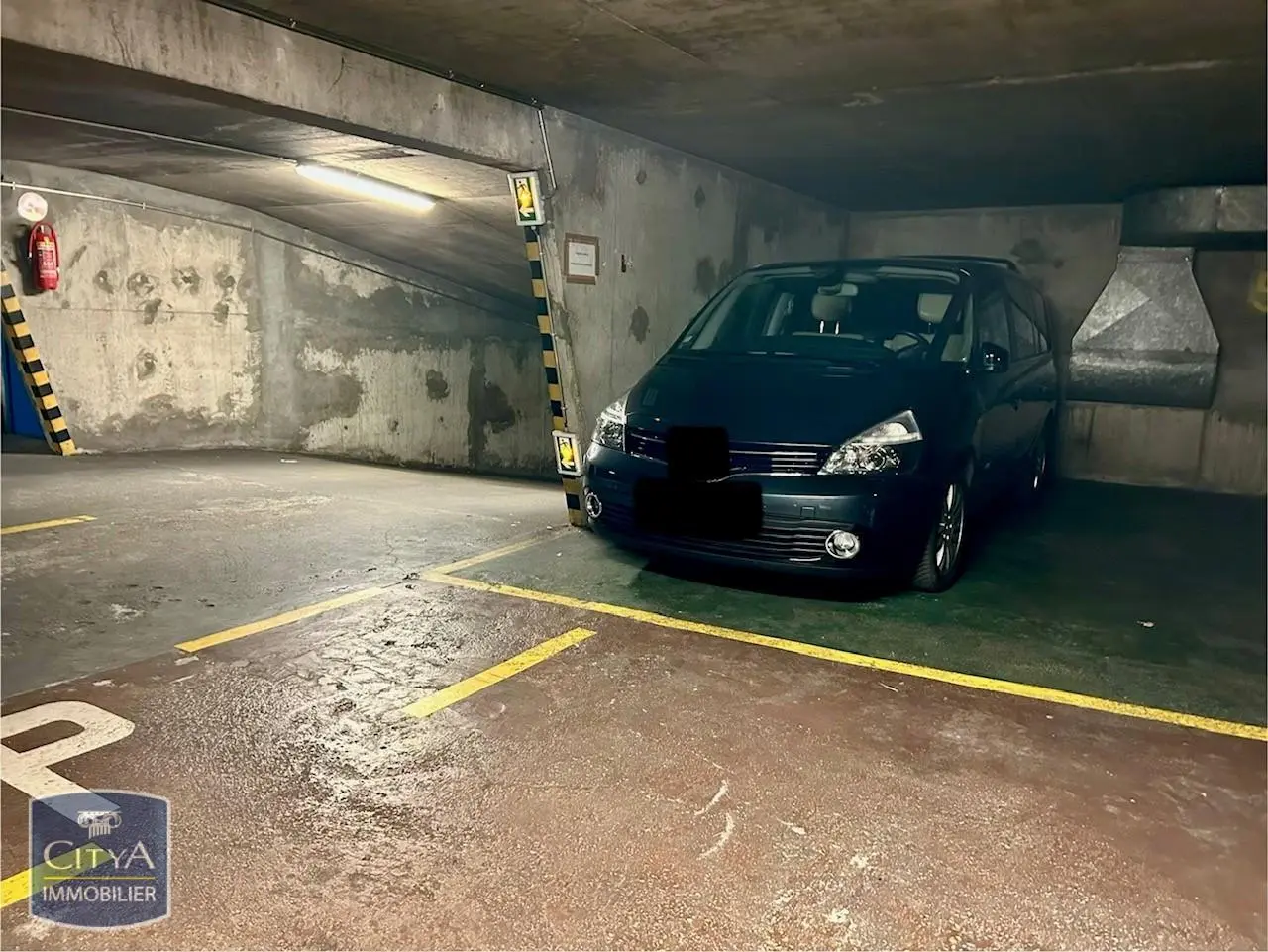 Photo 4 Parking