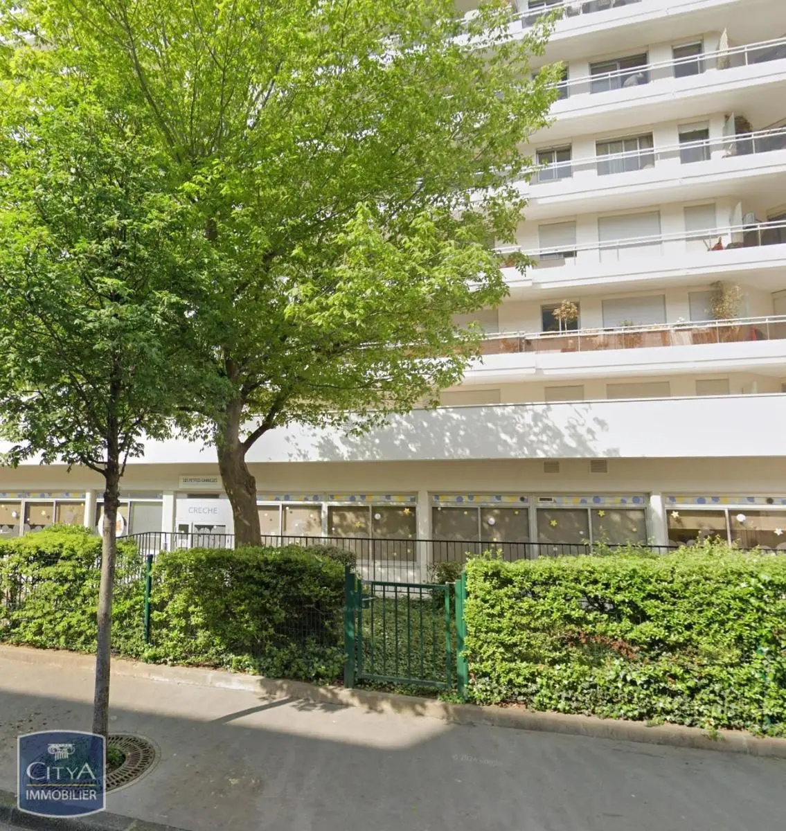 Photo 2 Local Professionnel 700m²