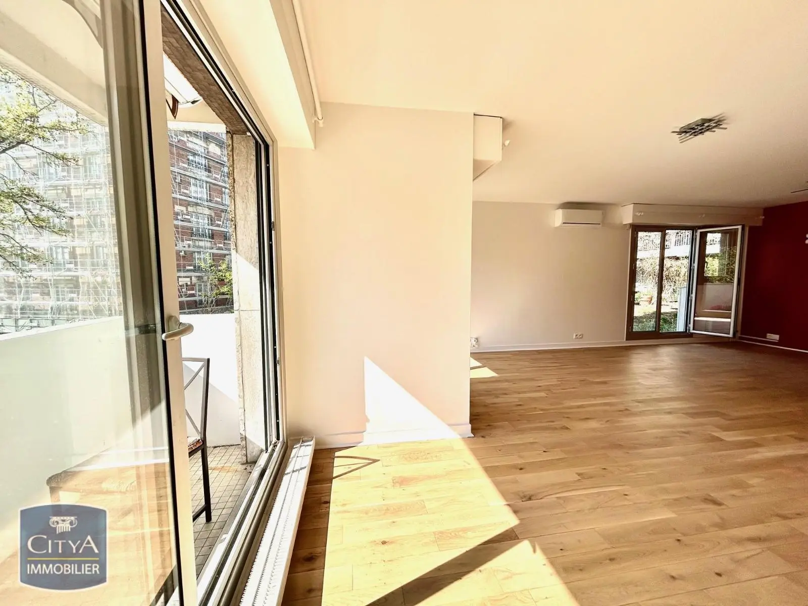 Photo 1 Appartement 5 pièces 127m²