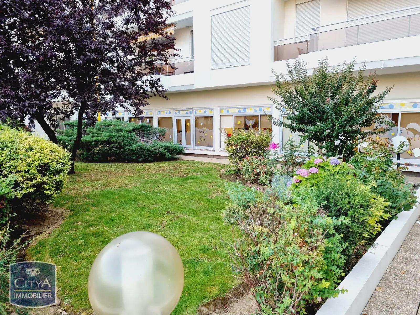 Photo 5 Local Professionnel 15 pièces 400m²