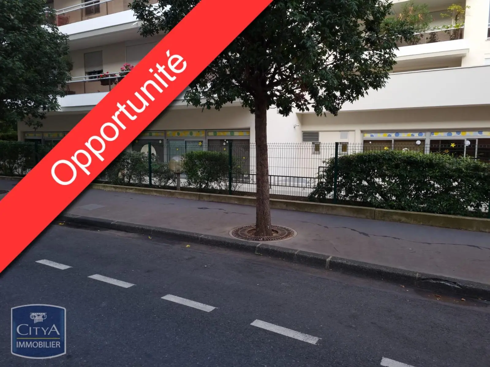 Photo 3 Local Professionnel 15 pièces 400m²