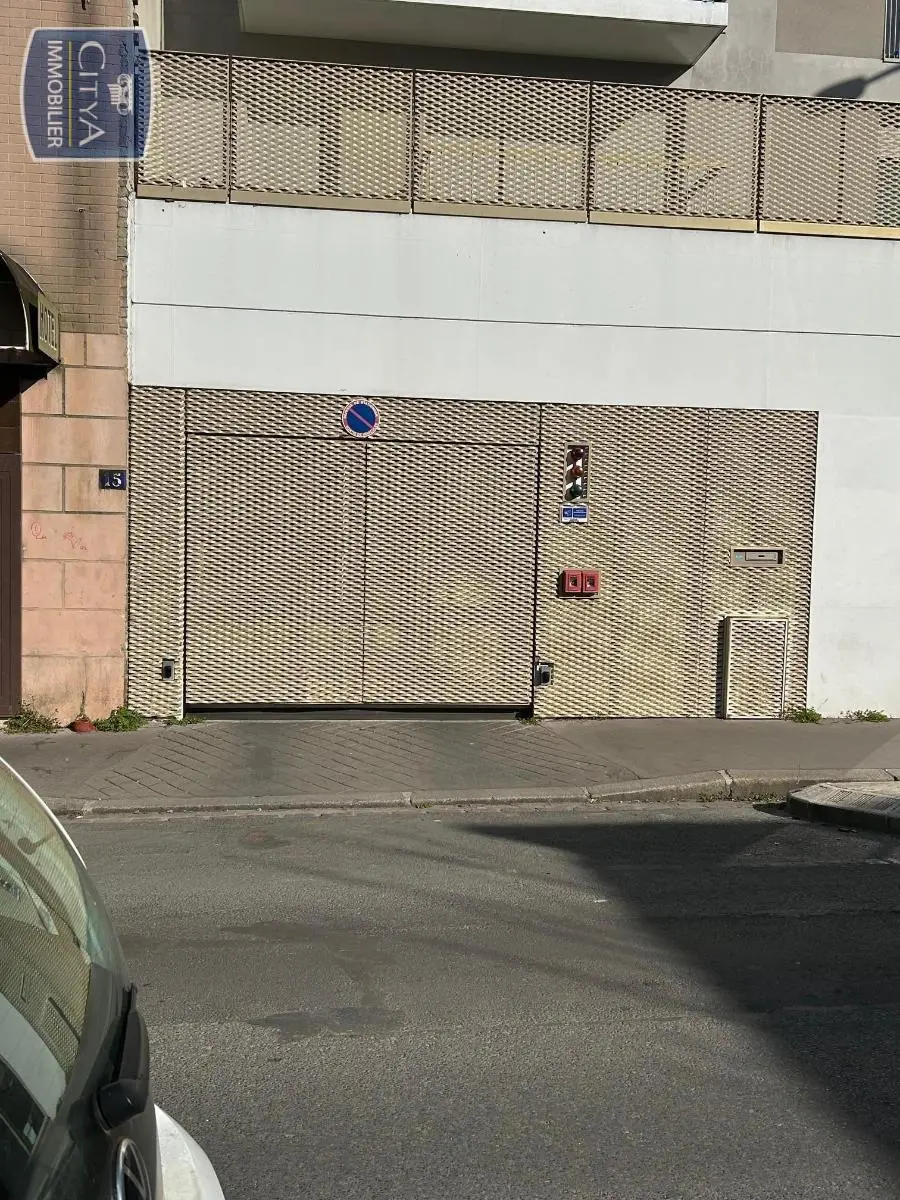 Photo 1 Parking