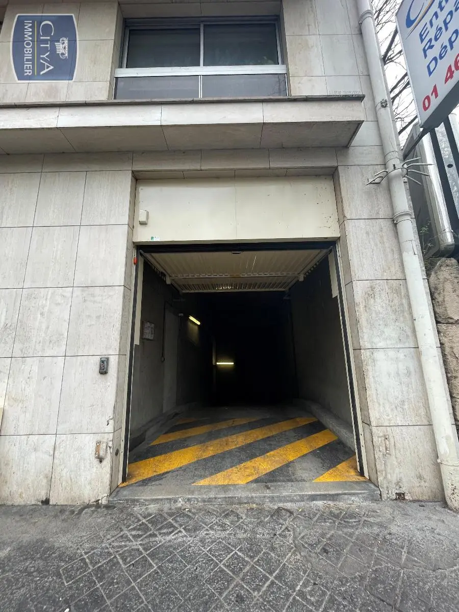 Photo 2 Parking