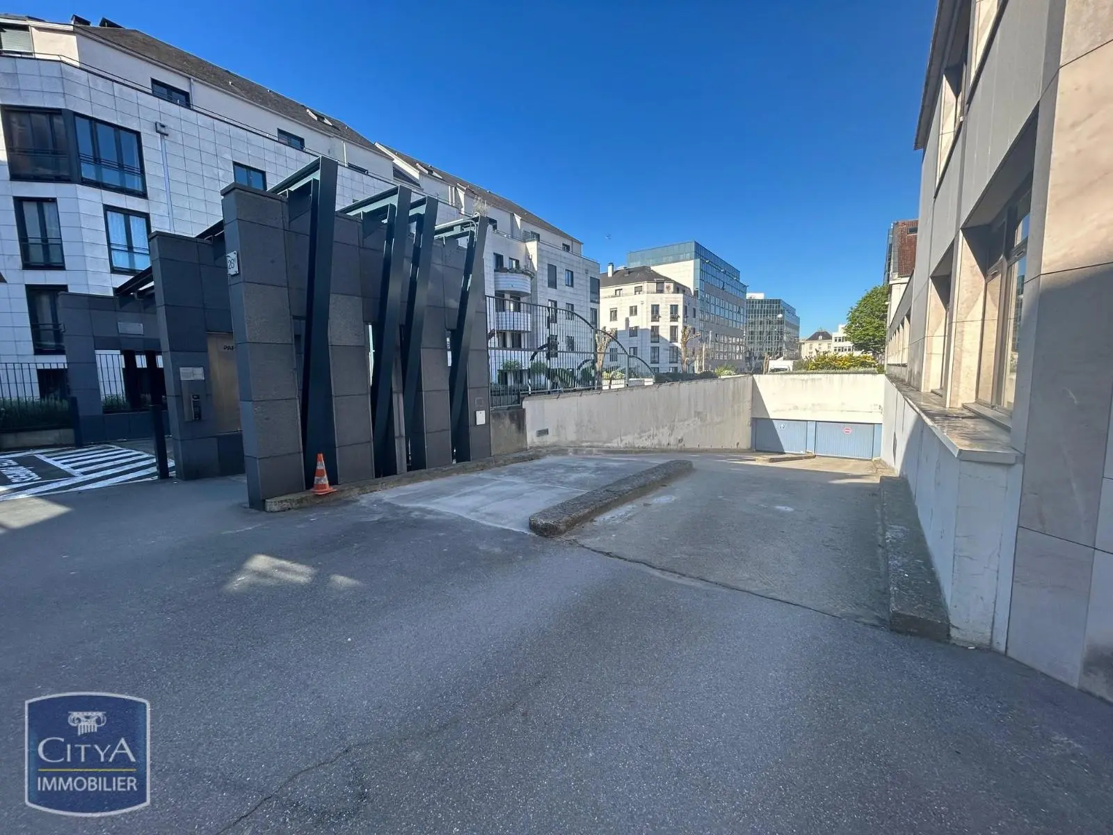 Photo 1 Parking